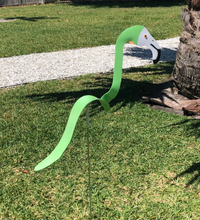 Load image into Gallery viewer, Dancing Yard Flamingo