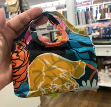 Load image into Gallery viewer, Reusable Pocket Shopper - Floral