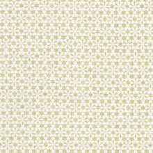 Load image into Gallery viewer, Robert Kaufman - Festive Fauna - Snowflakes - Natural - 1/2 YARD

