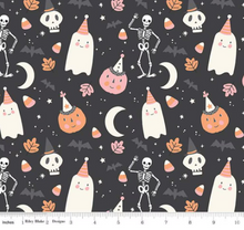 Load image into Gallery viewer, Riley Blake - Hey Pumpkin - Main Charcoal - 1/2 YARD CUT
