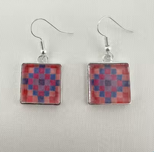 Load image into Gallery viewer, Quilt Design Jewelry Earrings - Trip Around the World Peach
